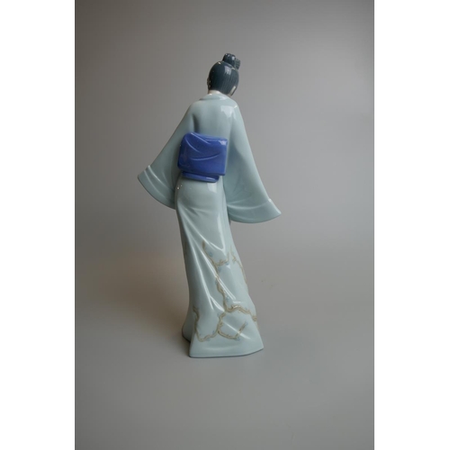 197 - 2 Oriental Nao figurines