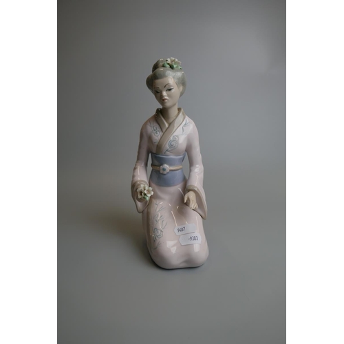 197 - 2 Oriental Nao figurines