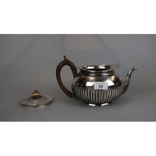 24 - Hallmarked silver teapot - Approx gross weight: 572g