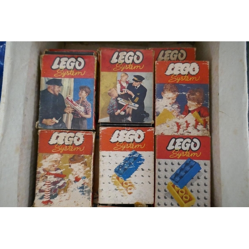 262 - 1960s original Lego System in 17 boxes