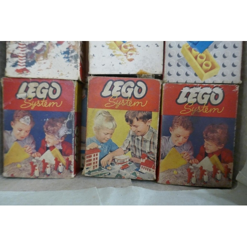 262 - 1960s original Lego System in 17 boxes