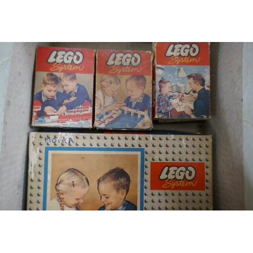 262 - 1960s original Lego System in 17 boxes