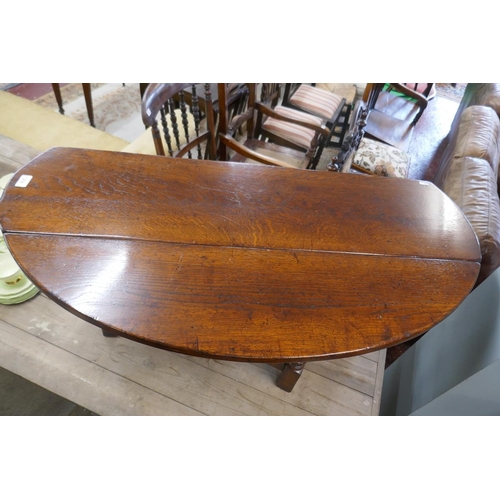 274 - Oak drop leaf coffee table