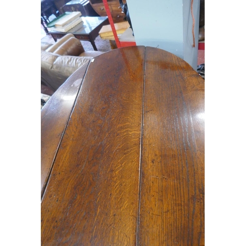 274 - Oak drop leaf coffee table