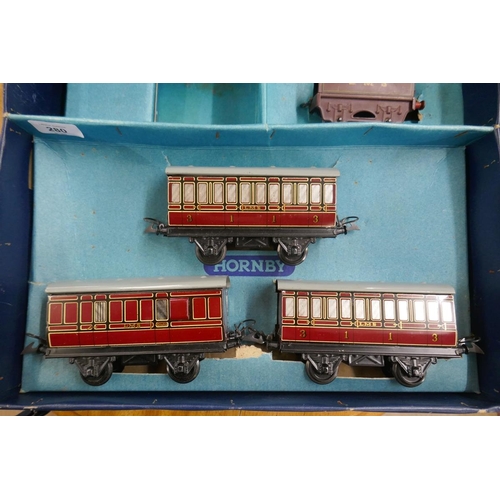 280 - Hornby train set (missing engine)