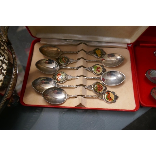 288 - 2 boxed sets Australian crested silver plate teaspoons, plus other spoons inc. some silver.