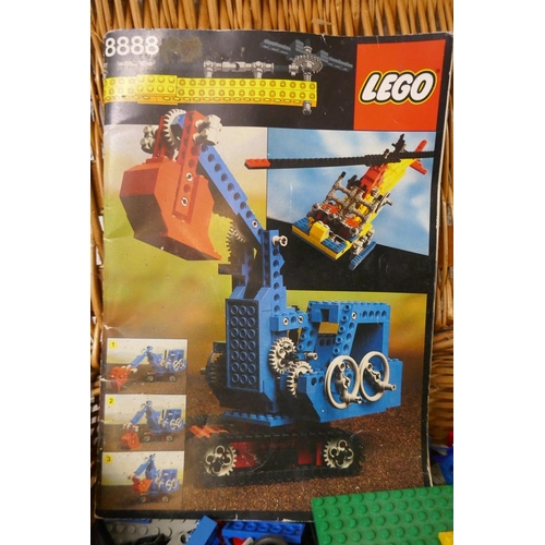325 - Large collection of Lego