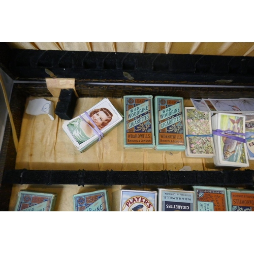 130 - Collection of approx 600 cigarette cards