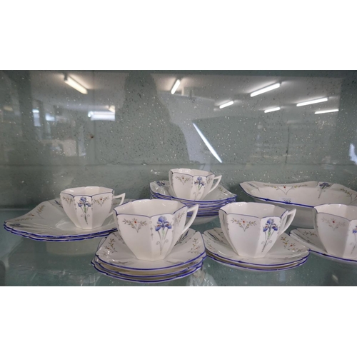 202 - Shelly tea set - Blue Iris pattern Queen Anne shape Rd 723404