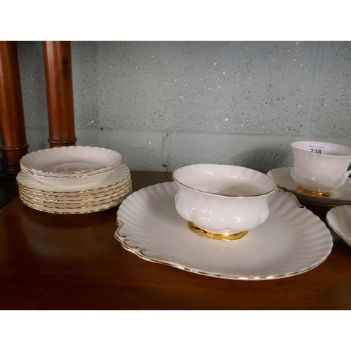 238 - Royal Albert tea set Val D'Or together with small collection of Aynsley Orchard Gold