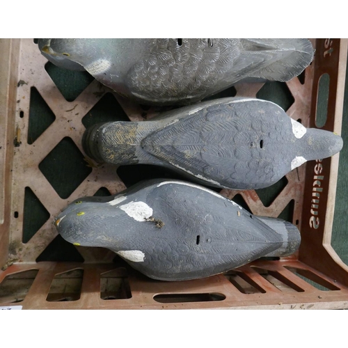 243 - 25 shell pigeon decoys