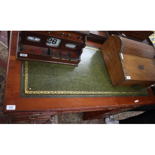 372 - Leather top pedestal desk - Approx size: W: 122cm D: 59cm H: 79cm