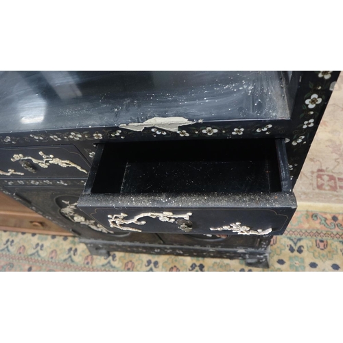 379 - Black lacqued Oriental cabinet - Approx size: W: 71cm D: 36cm H: 109cm