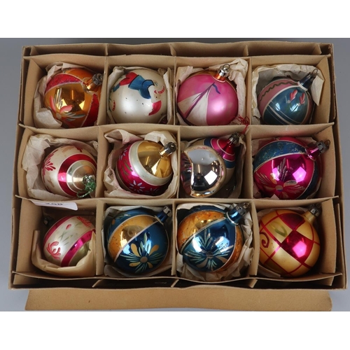 258 - Vintage Christmas tree baubles