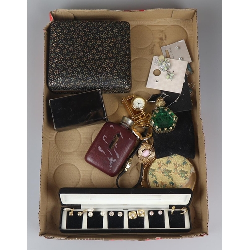 85 - Collection of costume jewellery to include compacts