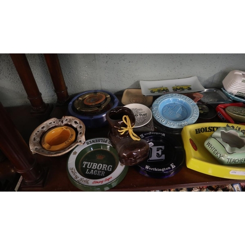 255 - Collection of vintage ashtrays