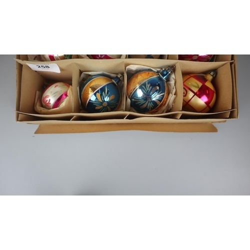 258 - Vintage Christmas tree baubles