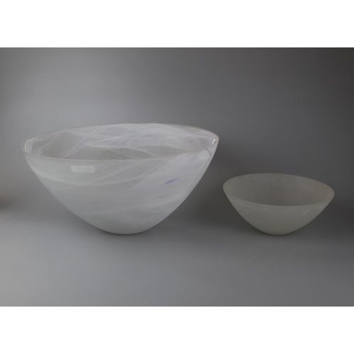 137 - 2 stylish glass bowls