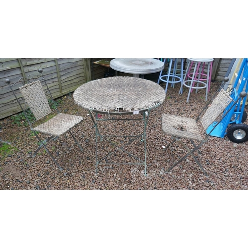 416 - Folding garden bistro table and 2 chairs