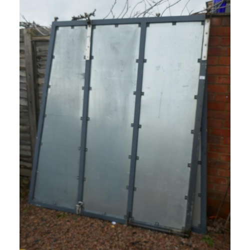 417 - Large metal gates - Approx 4 metres span