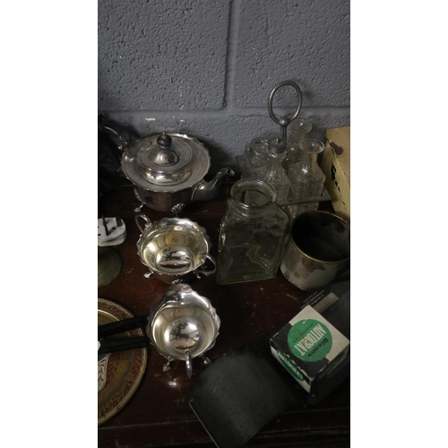 134 - Collectables to include metal ware glass ware etc