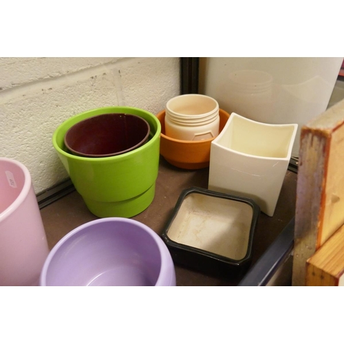 283 - Collection of ceramic plant pots etc 