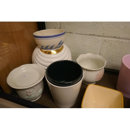 283 - Collection of ceramic plant pots etc 