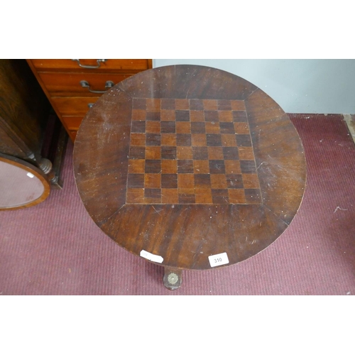 310 - Pedestal chess table