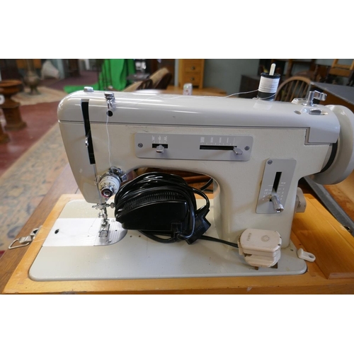 393 - Electric sewing machine