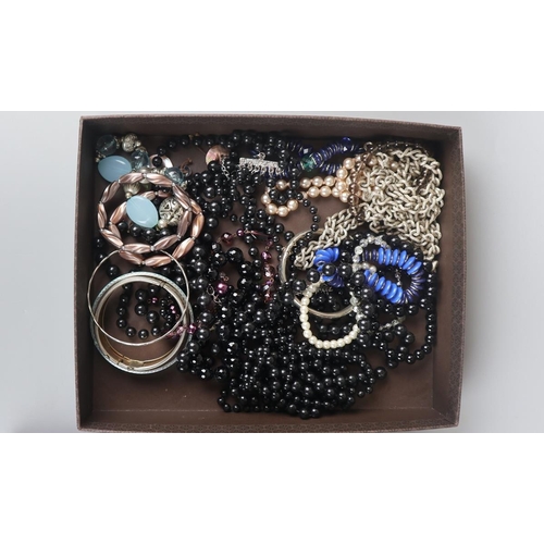 58 - Collection of jewellery to include enamel belt buckle etc