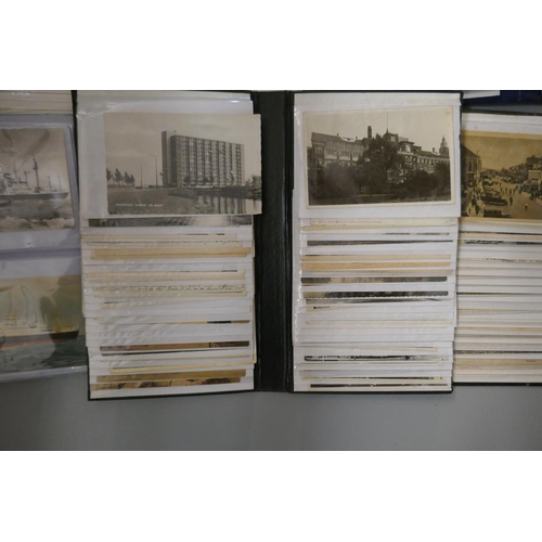 91 - Quantity of populated postcard albums