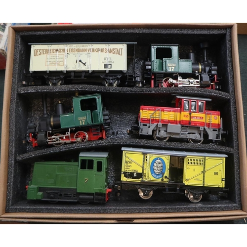 202 - Collection of tin plate trains