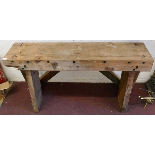 347 - Vintage pine workbench - Approx size: W: 137cm D: 52cm H: 70cm