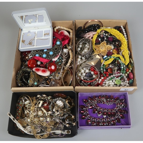 82 - Large quantity of costume jewellery