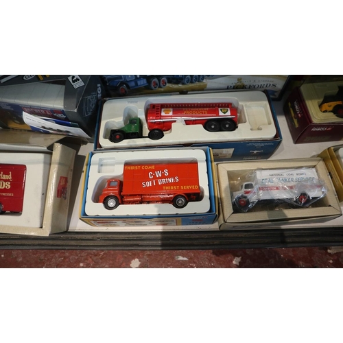 192 - Collection of Corgi classic vehicles to include Dibnahs Choice and Pickfords commemorative set