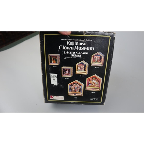 196 - 2 boxed mechanical music boxes - Theatre and Circus