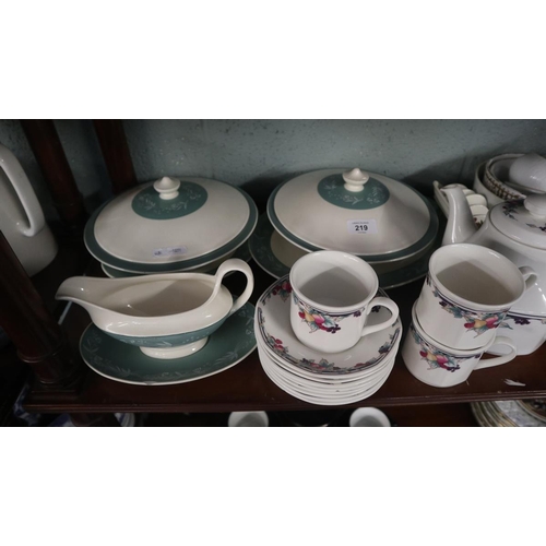 219 - Collection of ceramics to include Royal Doulton etc