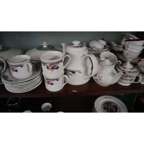 219 - Collection of ceramics to include Royal Doulton etc