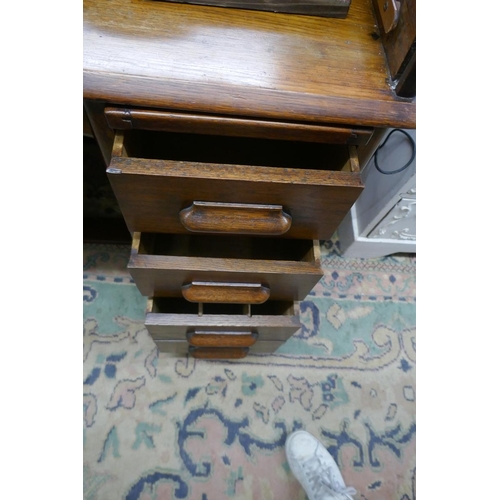 370 - Roll top oak desk - Approx size: W: 122cm D: 68cm H: 101cm