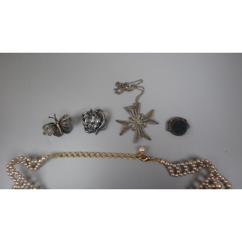 76 - Collection of jewellery to include silver and pearls