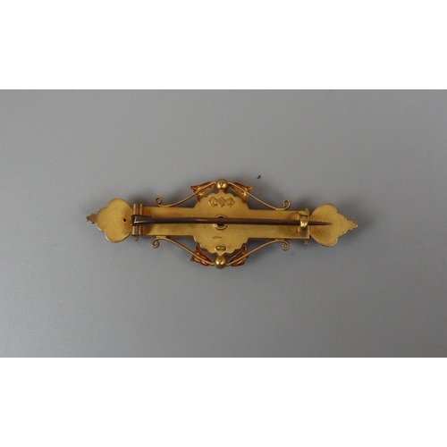80 - 16ct gold diamond set bar brooch