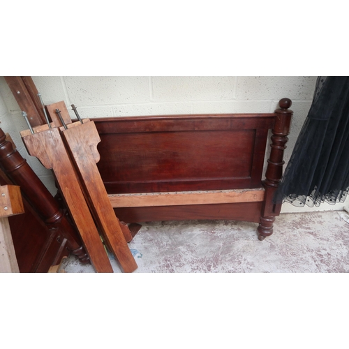 417 - Mahogany framed double bed