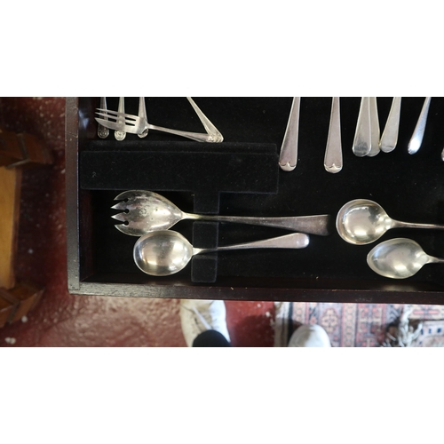 451 - Canteen of cutlery to include some flatware