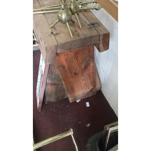 347 - Vintage pine workbench - Approx size: W: 137cm D: 52cm H: 70cm