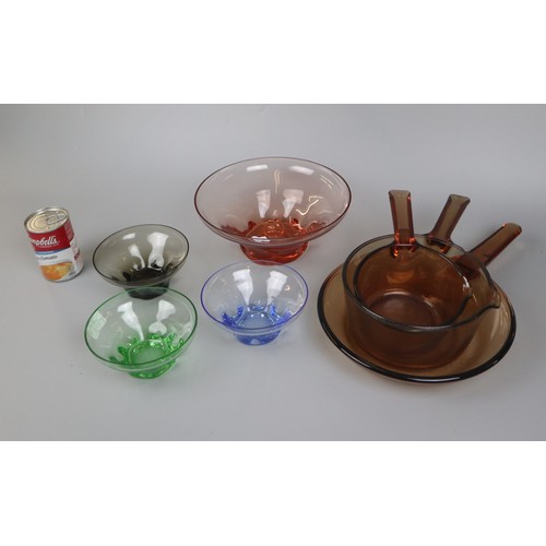 224 - 4 coloured glass bowls