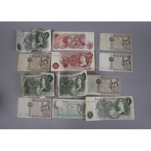 107 - Collection of vintage bank notes