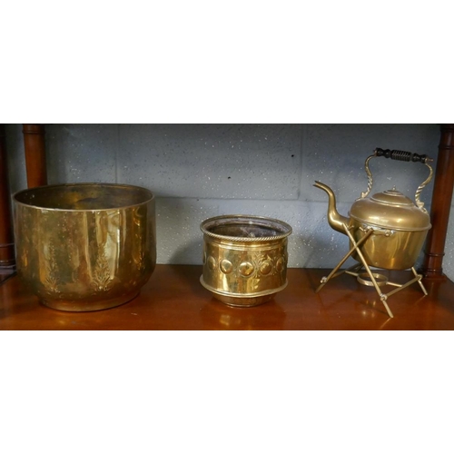 252 - Collection of copper kindred spirit kettles