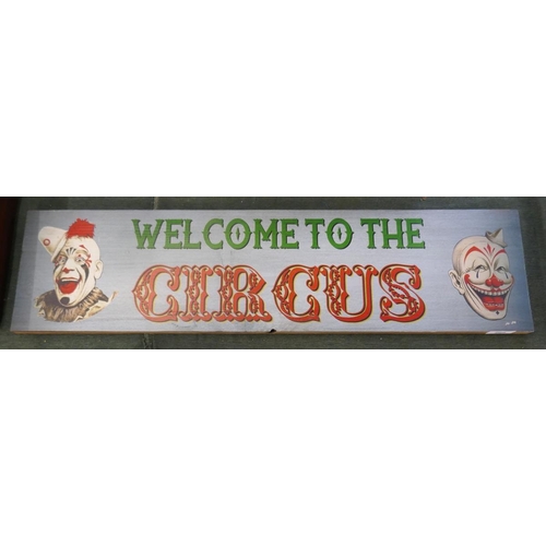 266 - Wooden sign - Welcome to the Circus