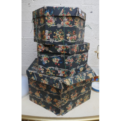 463 - 3 graduated ladies hat boxes containing hats, fur stoles and handkerchiefs (some silk)