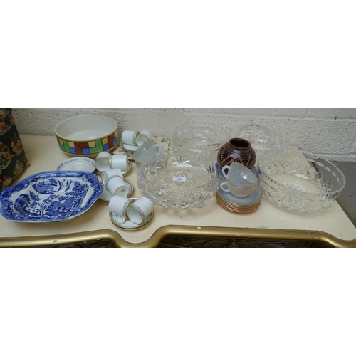 465 - 6 cut glass fruit bowls together with a collection of ceramics to include Aynsley